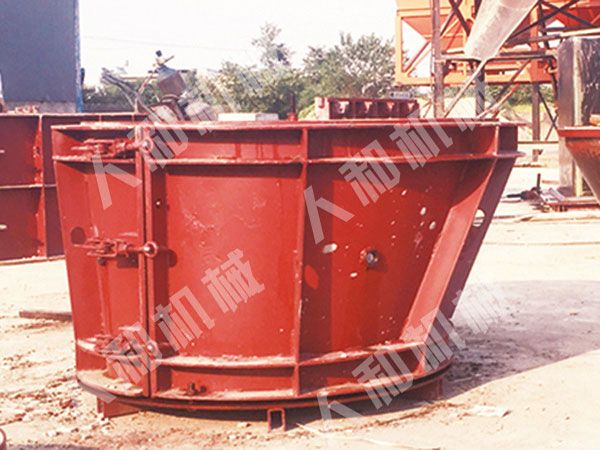 Variable diameter mould for water well inspection well